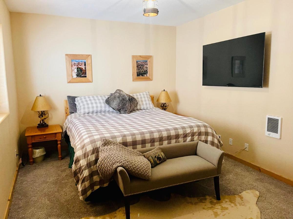 Adventure Awaits 3King Bed,2Bath Log Cabin In Heart Of Duck Creek Village! Bagian luar foto