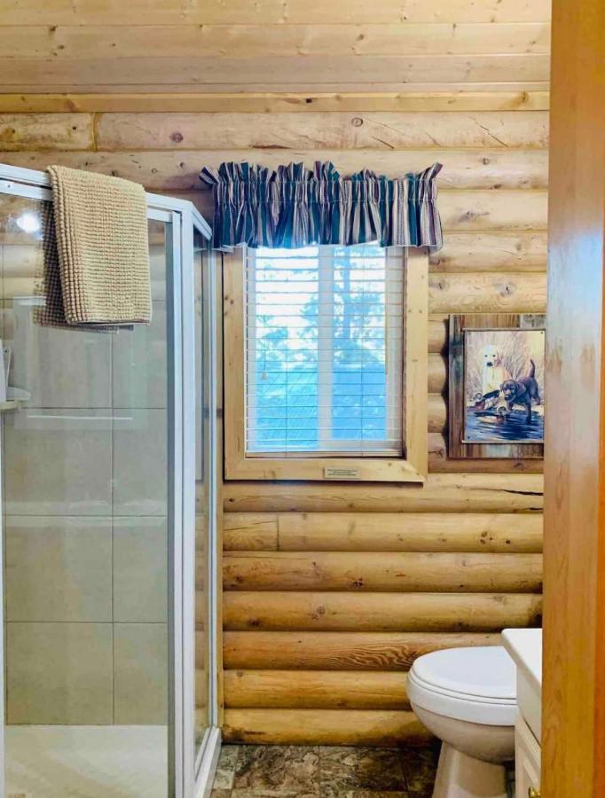 Adventure Awaits 3King Bed,2Bath Log Cabin In Heart Of Duck Creek Village! Bagian luar foto