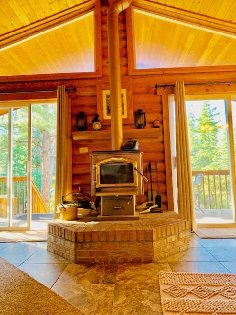 Adventure Awaits 3King Bed,2Bath Log Cabin In Heart Of Duck Creek Village! Bagian luar foto